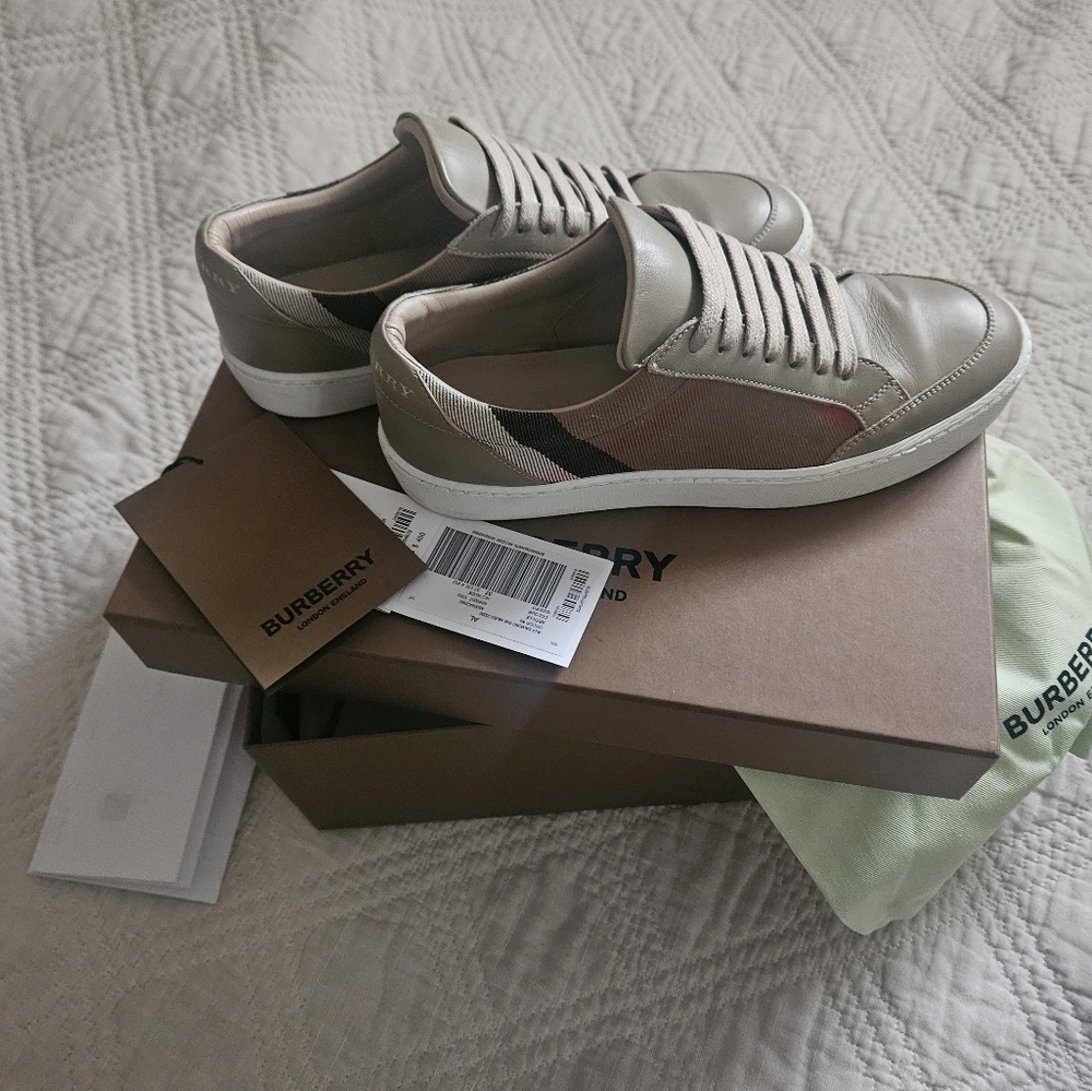 Burberry Women's Beige and Plaid Sneakers